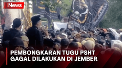 Tolak Pembongkaran Tugu PSHT, Ratusan Pesilat Tutup Jalan Jember-Banyuwangi