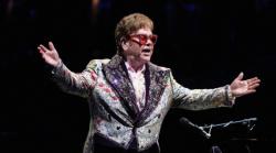 Jatuh di Vila, Elton John Dilarikan ke Rumah Sakit