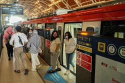 LRT Jabodebek Minta Maaf soal Keluhan Kereta Sempit: Disesuaikan dengan Rata-rata Tinggi Badan WNI