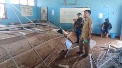 Plafon Ruang Kelas SMPN 3 Bati-Bati Ambruk Diduga akibat Banyak Kotoran Kelelawar