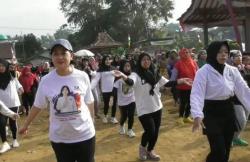 Dekatkan Diri ke Warga, Bacaleg DPR Partai Perindo Nuning Kertopati Gelar Senam di Wonosobo