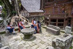 Melihat Batu Persidangan Tempat Raja Siallagan Mengadili Pelaku Kejahatan