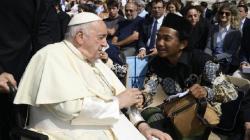 Kisah Deni Anak Penjual Kopi asal Banten Dapat Beasiswa di Vatikan dan Berdialog dengan Paus Fransiskus