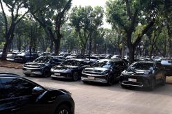Deretan Mobil Listrik Parkir di Area GBK untuk Kendaraan Resmi KTT ke-43 ASEAN