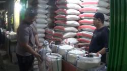 Harga Beras di Purwakarta Melonjak Naik, meski Mahal Warga Tetap Harus Beli<