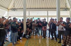 Datangi DPRD DIY, Puluhan Driver Taksi Online di Jogja Tuntut Kenaikan Tarif Dasar<