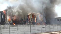 9 Gerbong Bekas Terbakar, Perjalanan KA di Stasiun Purwakarta Tidak Terganggu<