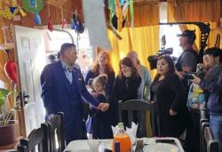 Cerita Haru Anak Kembali Bertemu Ibu setelah 42 Tahun, Lahir di Chili dan Dibesarkan di AS