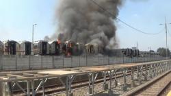 9 Gerbong Kereta Api Bekas Hangus Terbakar di Stasiun Purwakarta <