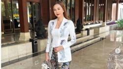 Potret Cantik Aura Kasih Berkebaya, Penampilannya Mirip Putri Keraton