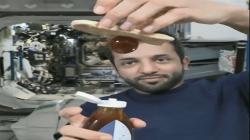 Serunya Astronot Makan Roti Pakai Madu di Luar Angkasa, Semua Melayang-layang