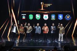 Tingkatkan Kualitas Pelayanan Publik, Pemprov Sulbar Terima Penghargaan Indonesia Awards 2023<