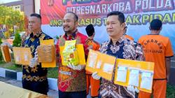 Bapak dan Anak Perempuannya Kompak Edarkan Sabu Ditangkap Ditresnarkoba Polda Jabar<