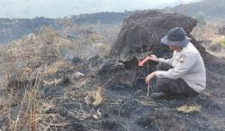 Gelar Olah TKP, Polres Malang Buru Pelaku Pembakaran Gunung Arjuno
