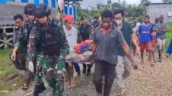Sigap, Satgas Mobile Yonif MR 411 Kostrad Tolong Warga Sakit di Pedalaman Papua
