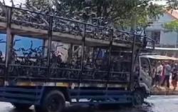 Kronologi Truk Pengangkut Puluhan Sepeda Listrik Terbakar di Jalur Pantura Brebes