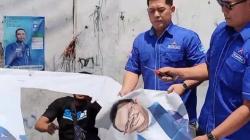Kader Demokrat Kabupaten Bandung Kecewa, Robek dan Injak Ratusan Spanduk Anies Baswedan<