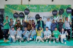 Setia Pangkal Rejeki, Ratusan Mitra Pengemudi Grab Dapat Mobil 