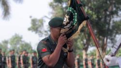 Bikin Merinding, Begini Tradisi Lepas Sambut Prajurit Terbaik Yonif Raider Bremoro Kostrad