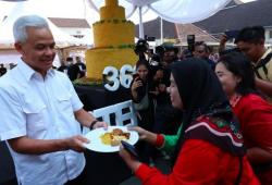 Jelang Purnatugas, Ganjar Disambangi Penyapu Jalan, Petani hingga Komunitas Lukis