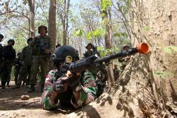 Marinir TNI AL Berbagi Teknik Patroli Tempur di Depan Tentara Jepang dan Singapura