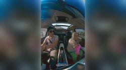 Viral Pria Beri Tumpangan ke Nenek Tukang Sapu Naik Mobil Mewah, Banjir Pujian Netizen