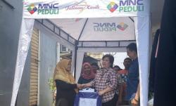 MNC Peduli Beri Bantuan Tenda Jualan dan Tongkat ke Warga Gandaria Utara Jaksel
