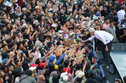 Ganjar Pranowo Pamit sebagai Gubernur, Ribuan Warga Melepas dengan Haru