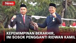 Momen Ridwan Kamil Serahkan Kujang Pusaka ke Pj Gubernur Jabar Bey Machmudin<