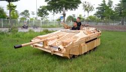 Pria Ini Bikin Tank Tempur dari Kayu Demi Anak, Begini Penampakannya