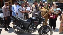 Korban Pencurian di Jampang Kulon Sukabumi Semringah Motor Kesayangannya Kembali<