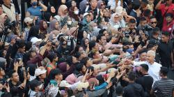  Foto-Foto Ganjar Salami Ribuan Warga, Jalan hingga Ratusan Meter di Tengah Lautan Manusia<