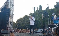 Momen Ganjar Pranowo Usap Air Mata usai Tonton Video Testimoni Warga Jateng