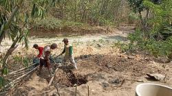  Krisis Air Bersih, Warga Kendal Buat Sumur Darurat di Sekitar Sungai