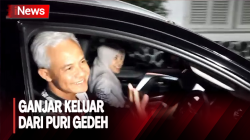Ganjar Kendarai Mobil Tinggalkan Puri Gedeh Bersama Siti Atikoh
