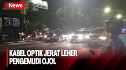Pengemudi Ojol Terjatuh, Leher Terjererat Kabel Optik di Jalan Matraman