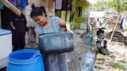 Warga Dusun Sukamaju Subang Tak Mandi Sepekan, Dapat Bantuan Air Langsung Bersih-bersih