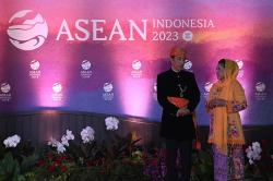 Potret Jokowi dan Iriana Berbaju Adat Betawi Bak Abang None Jakarta