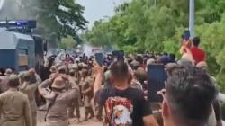 Bentrok Warga dan Petugas di Pulau Rempang, Anak Sekolah Kocar-Kacir Hindari Gas Air Mata