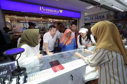 Keseruan Program Uang Kaget, HT Berikan Bantuan Modal kepada Sri Mulyani Penjual Jamu