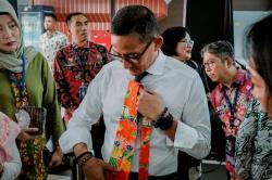 Sandiaga Uno Ajak Delegasi KTT ASEAN Keliling Tongkrongan Anak Jaksel dengan MRT 
