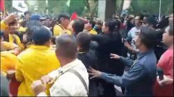 Tuntut Tindaklanjuti Dugaan Mafia Buku, Demo Mahasiswa Universitas Palangka Raya Ricuh<