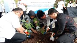 Kurangi Buangan Gas Karbon dari Pesawat, PTDI Hijaukan Kawasan Bandara<