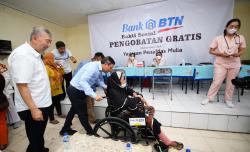 Bank BTN Beri Pengobatan Gratis di Surabaya