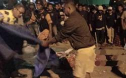 Kecelakaan Truk Muatan Gula Seruduk 3 Warung di JLS Bumiayu Brebes, Sopir Tewas<