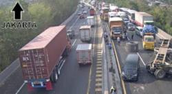 Kronologi Kecelakaan Truk Tronton Tabrak Bus Pariwisata di Tol Semarang