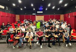 Penuh Keseruan, Vision+ Adakan Nobar CinLock: Love, Camera, Action Bersama Para Cast