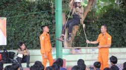 Siaga Kedaruratan, Basarnas Bandung Gembleng Ratusan Siswa Tindakan SAR  <