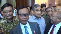 Namanya Disebut dalam Pantun Hasto Kristiyanto sebagai Bacawapres, Mahfud MD: Itu Godaan Politik