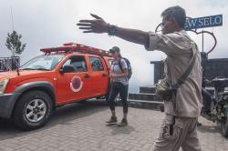 Bule Asal Spanyol Nekat Mendaki Gunung Merapi yang Berstatus Siaga